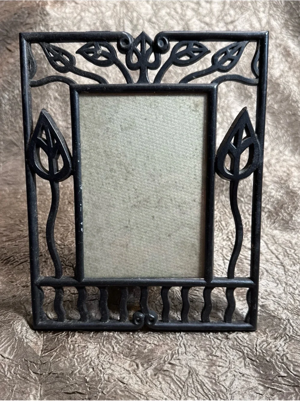 Decorative Black Metal Picture Frame with Leaf Motif -